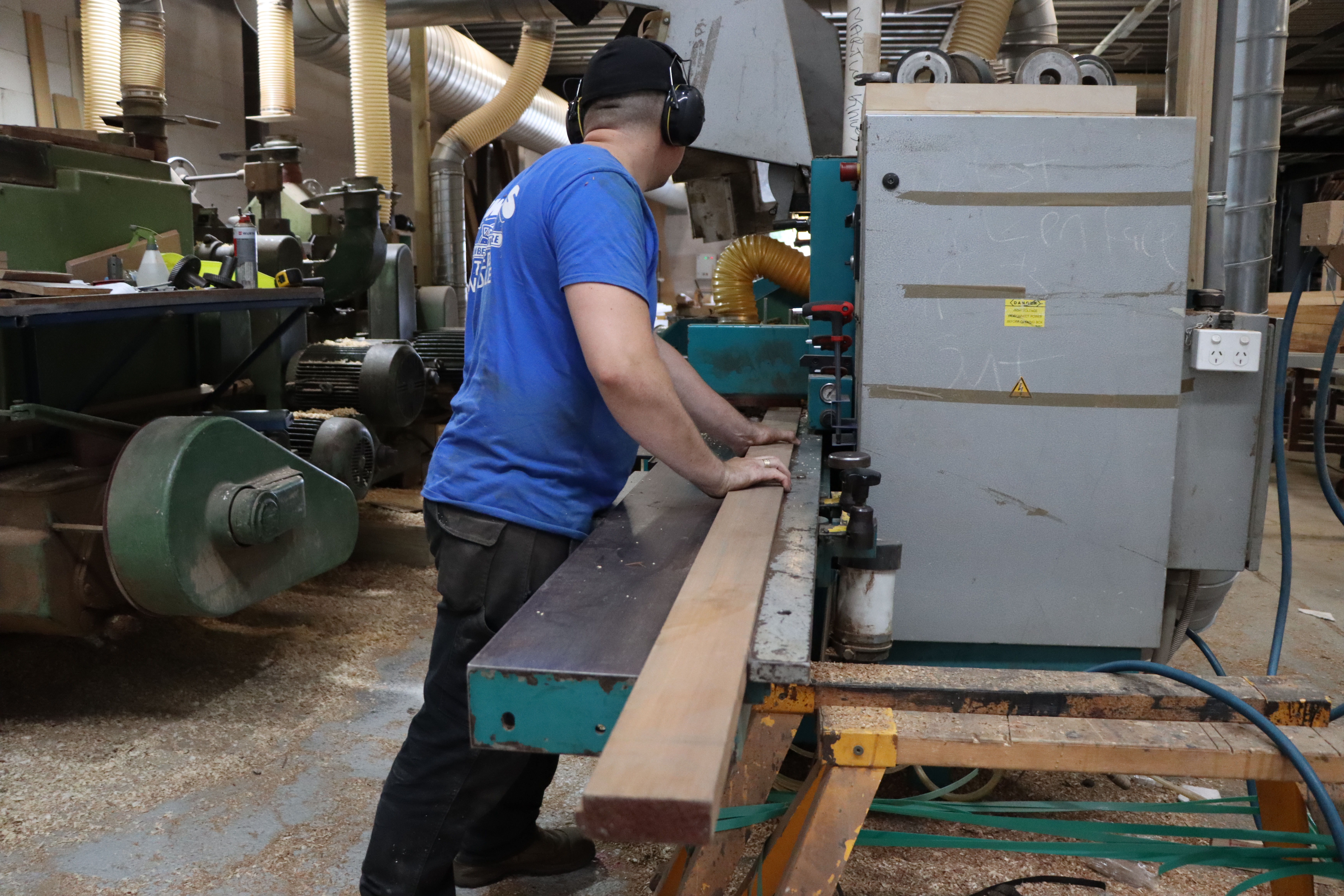 Colombiano, trabajando como carpintero en Sydney